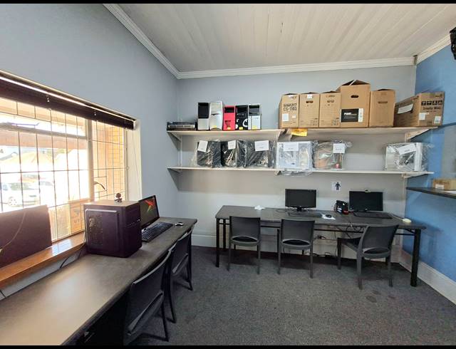 M² OFFICE FOR SALE IN UITENHAGE CENTRAL